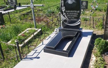 Одинарний памятни з квіткою.