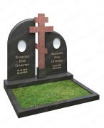 Памятник на двох з червоним хрестом